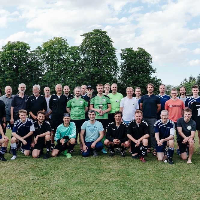 25 Jahre Unibund-Fussballturnier: Halle verteidigt den Pokal